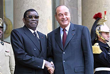 Le président Eyadéma avec Jacques Chirac en 2002 